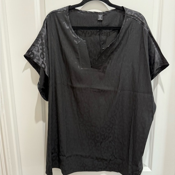 Tops - MAKE AN OFFER! Chic Black Leopard Print Blouse